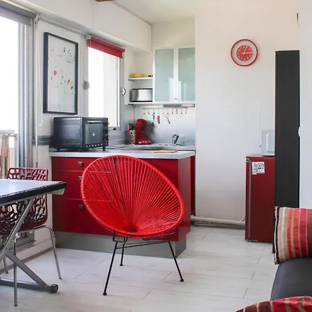 Luminous Cocoon With Stunning Views Of 19th *