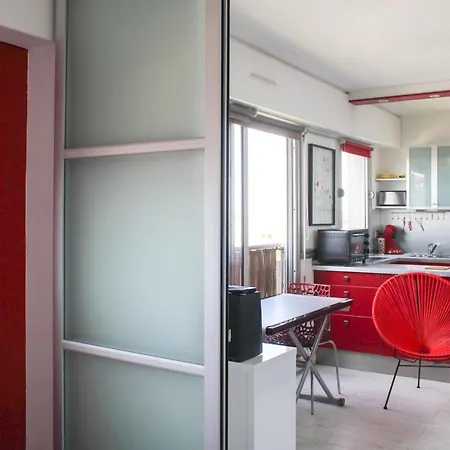 Luminous Cocoon With Stunning Views Of 19th Apartamento